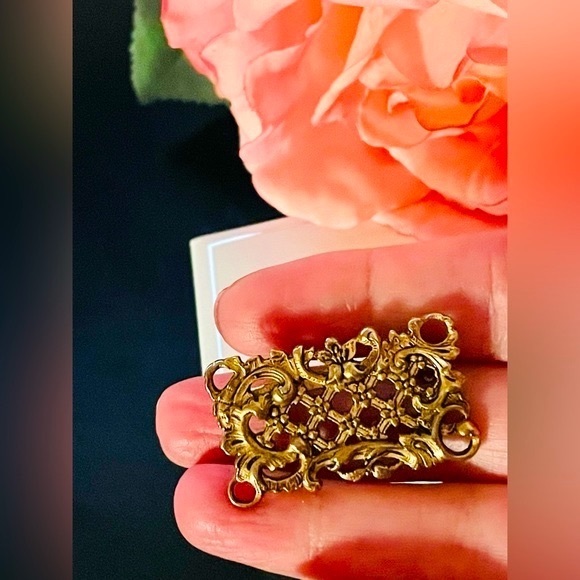 Vintage Gold Cutout Art Nouveau Style Brooch - Picture 2 of 6